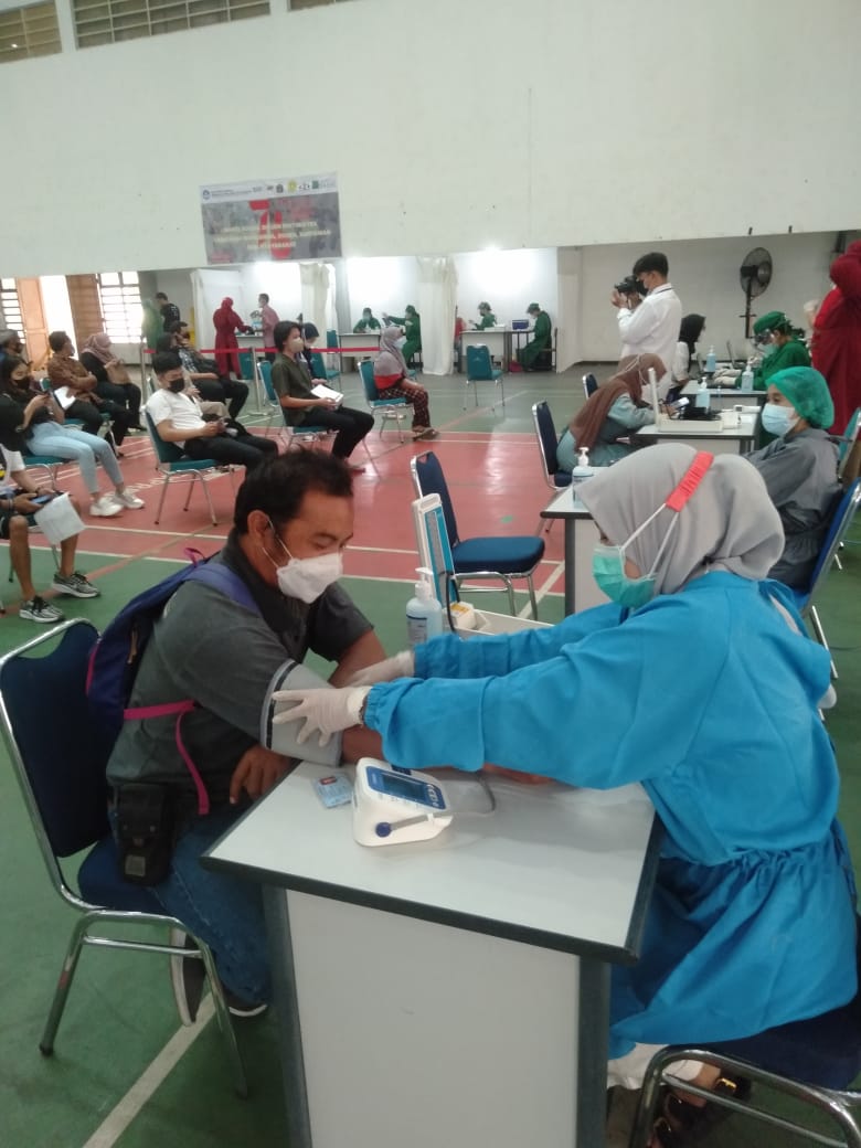 Tangkapan Lensa - BAKTI SOSIAL DITJEN DIKTIRISTEK VAKSINASI MAHASISWA, DOSEN, KARYAWAN DAN MASYARAKAT (UNIVERSITAS TRISAKTI)