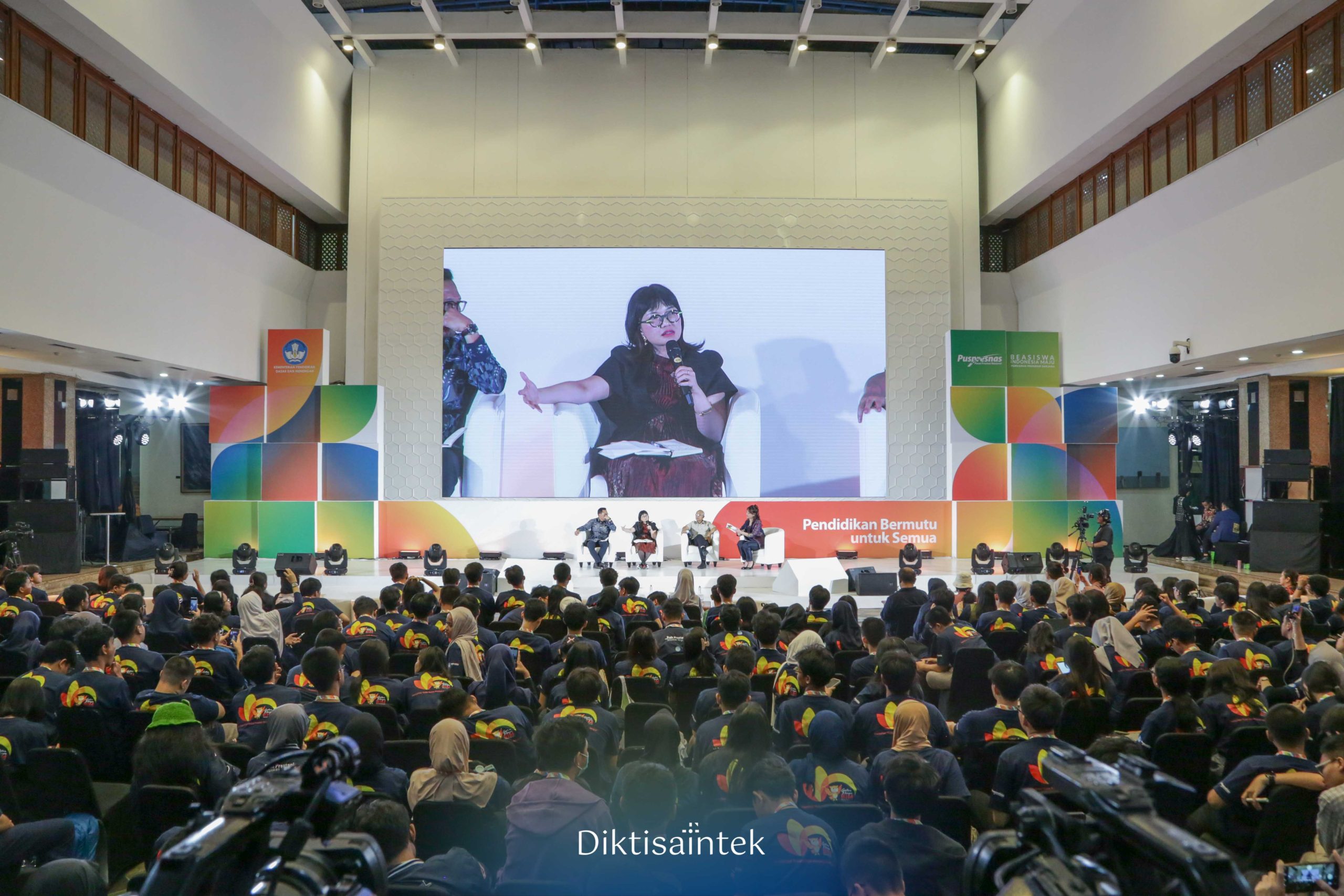 Wamendiktisaintek Stella Christie hadir di Gelar Karya Prestasi Anak Bangsa