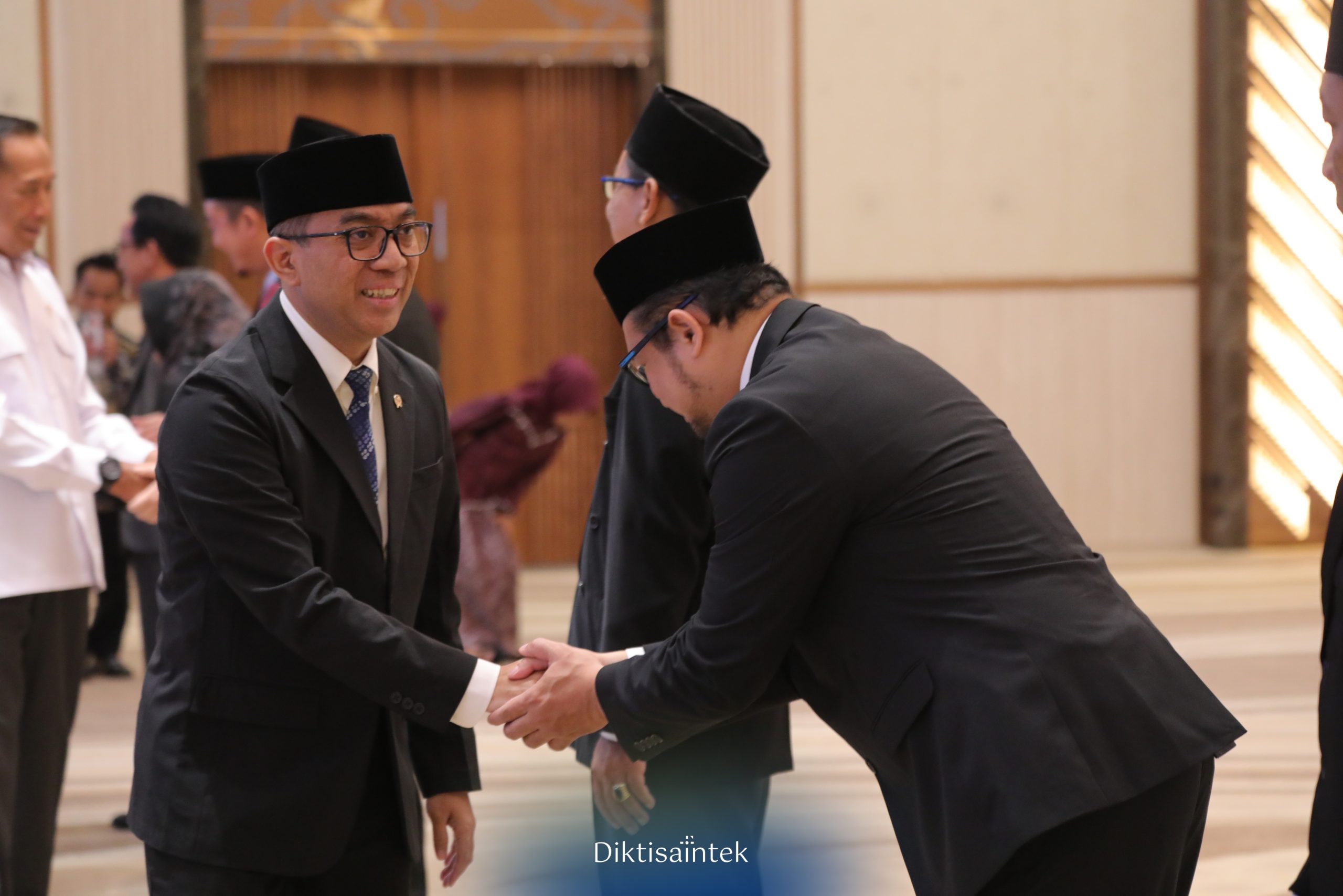 Menteri Brian Lantik Pemimpin Perguruan Tinggi Negeri dan Pejabat Kemdiktisaintek