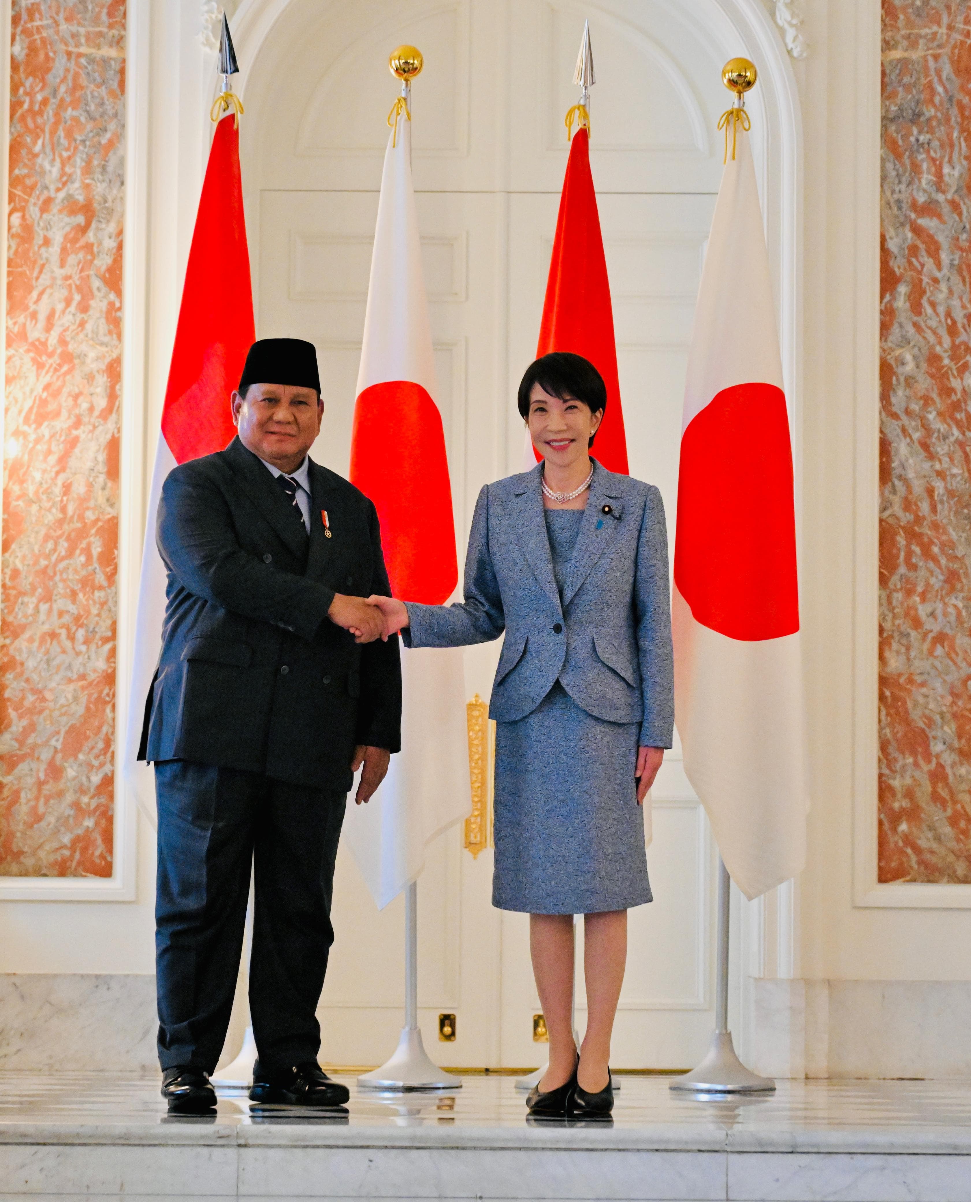 Mendiktisaintek mendampingi Presiden Republik Indonesia Prabowo Subianto bertemu Perdana Menteri (PM) Jepang Sanae Takaichi di Istana Akasaka, Tokyo, (sumber foto: BPMI Setpres RI)